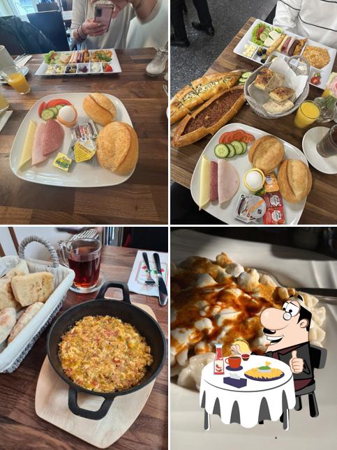 Frühstück, Menemen und türkischer Tee im Frühstückscafe Deluxe